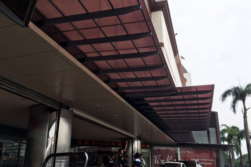 7 Benefits of Using TwinWall Polycarbonate Sheet in a Commercial